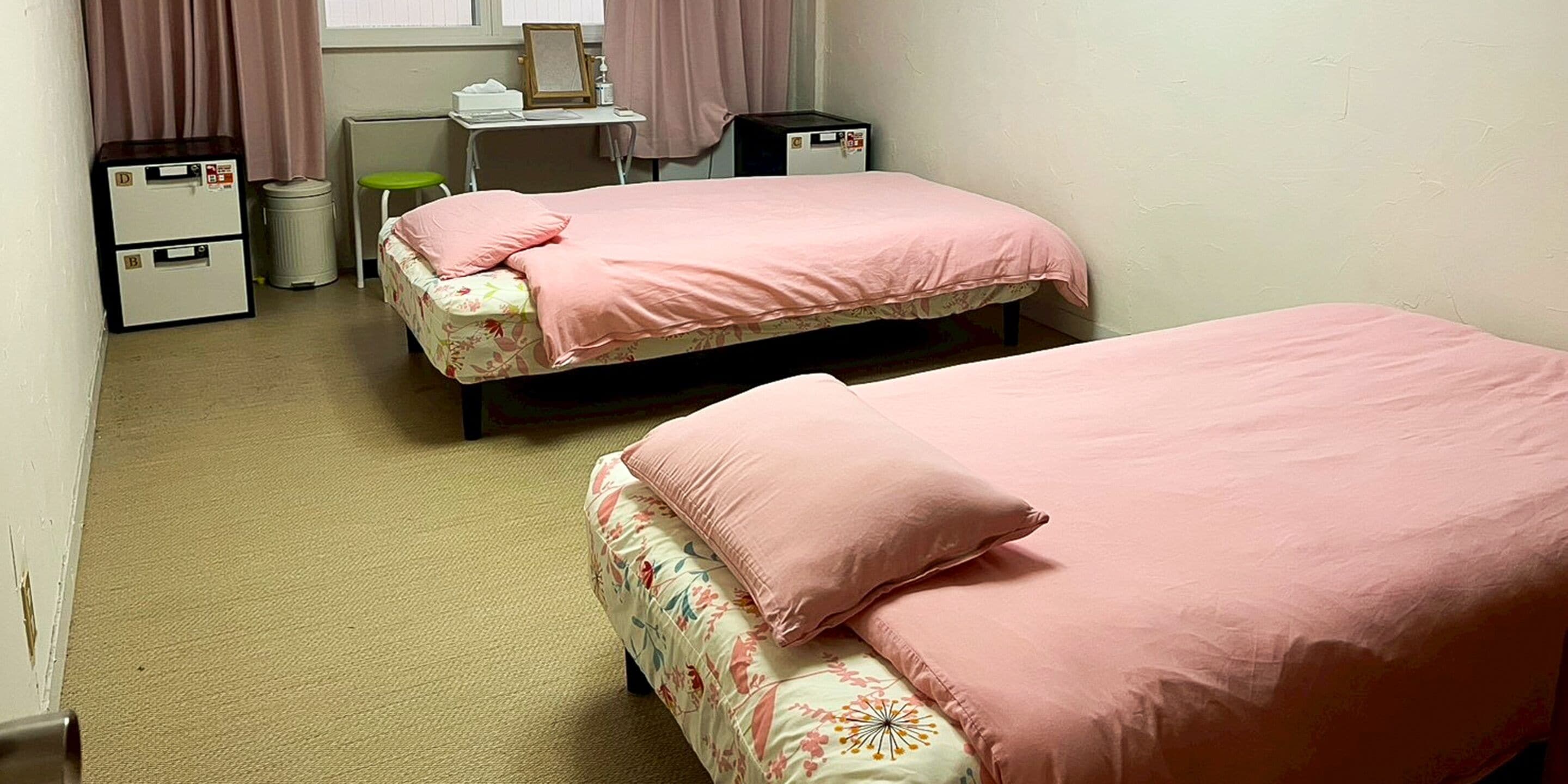 [302] 禁煙, 女性専用ツインルーム シャワー/トイレ共同 | WiFi (無料)、ベッドシーツ