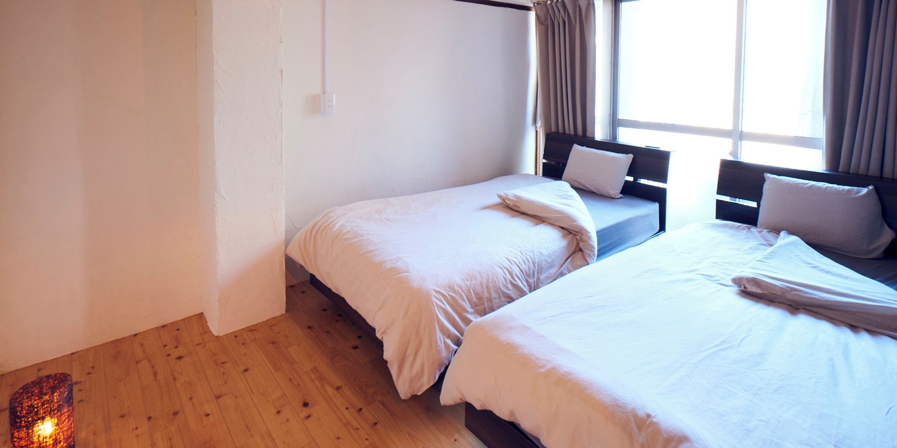 WiFi (無料)、ベッドシーツ