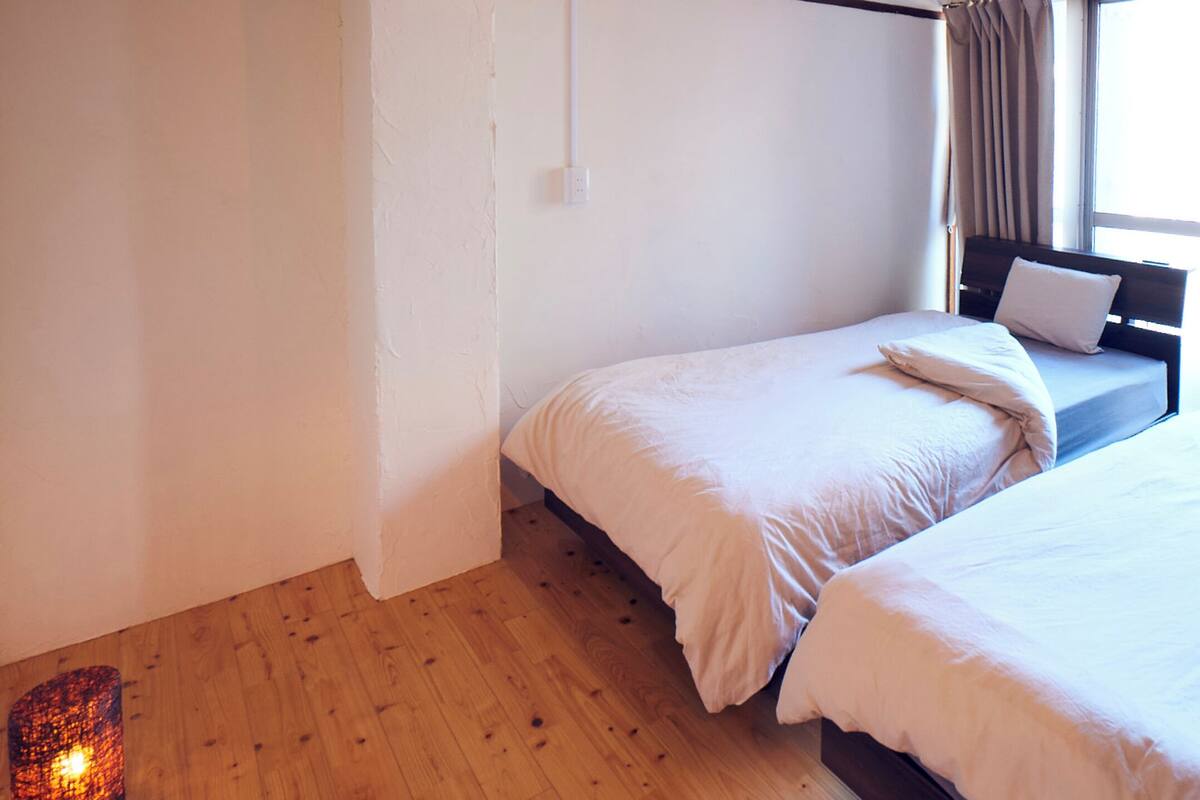 Free WiFi, bed sheets