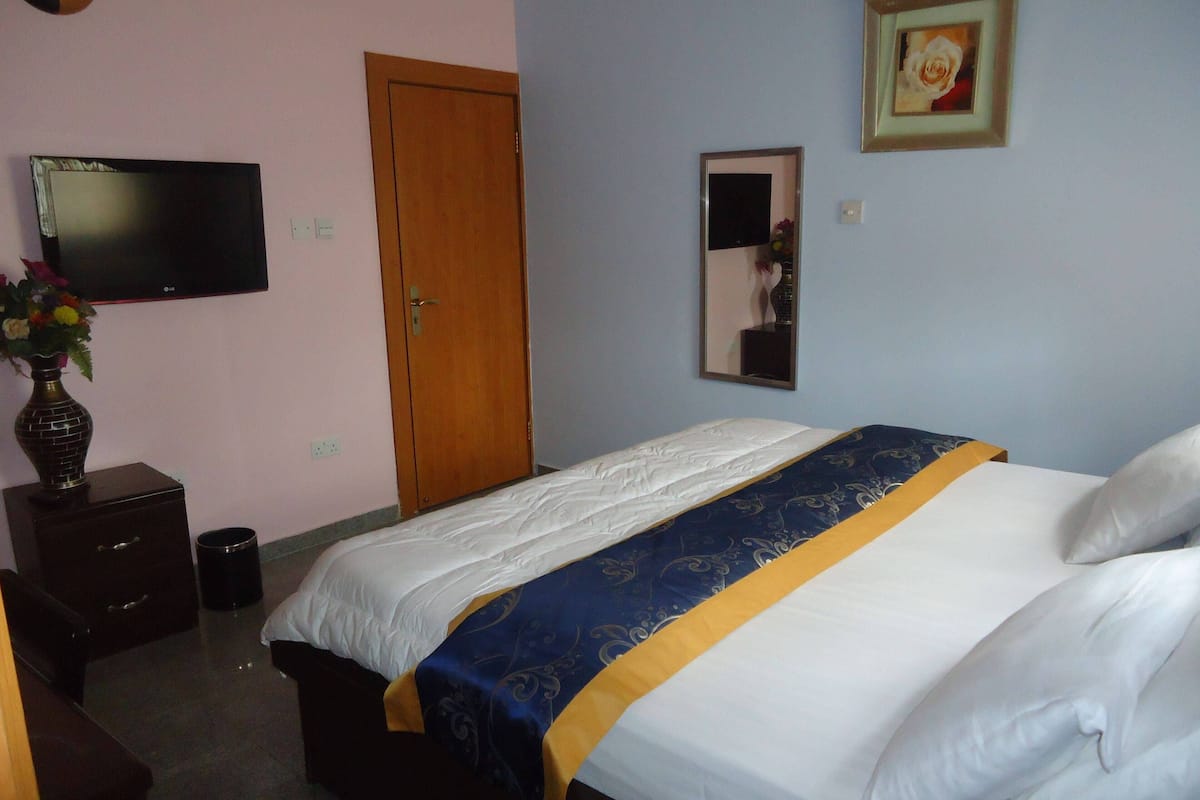 Standard Room | Minibar, desk, laptop workspace, blackout drapes
