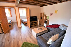 Smart TV, books - ★ Sunny apartment / WiFi / parking / pool / 5 people ★ (Bad Goisern am Hallstättersee)