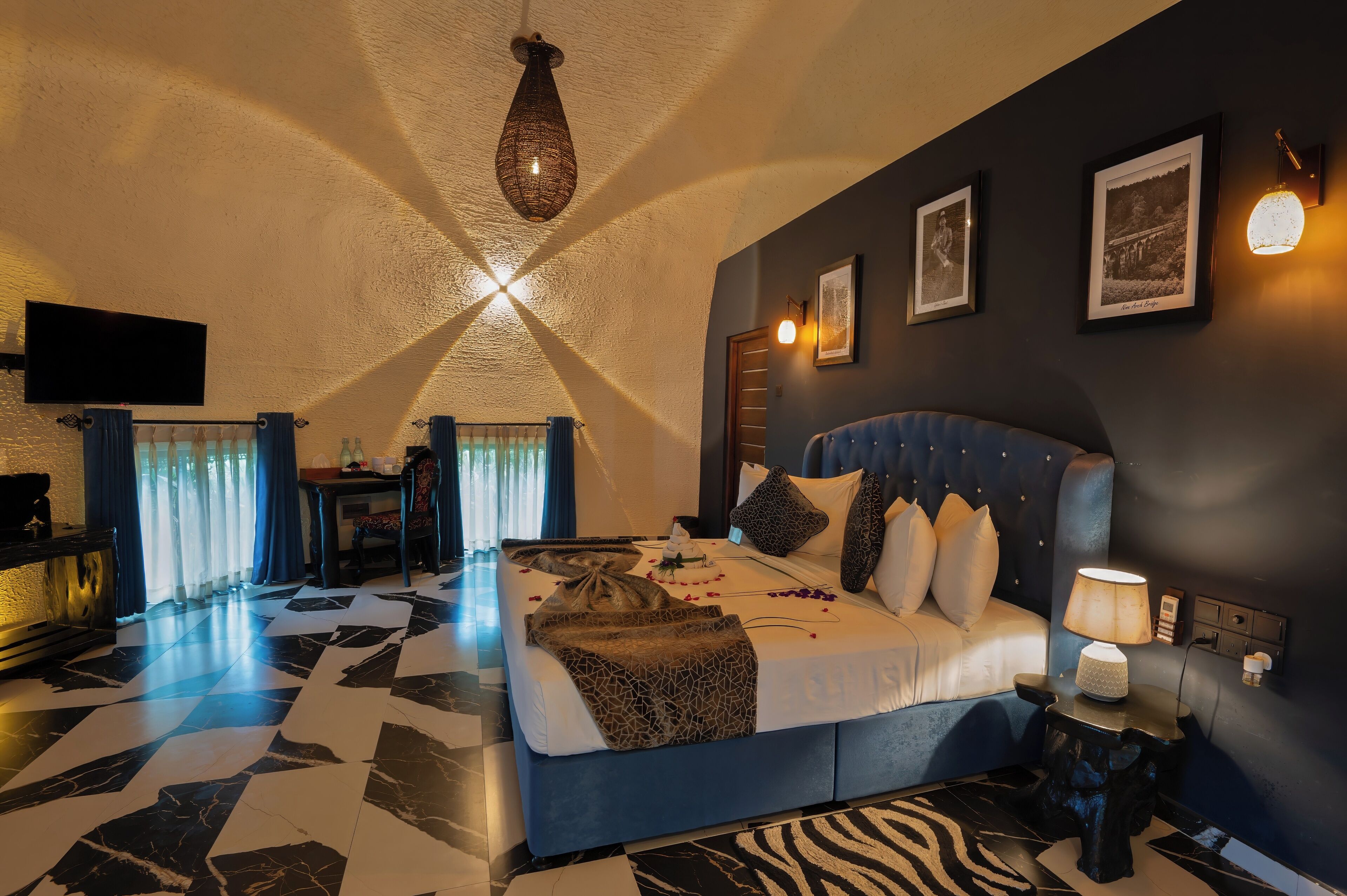 Grand Luxury Beehive with Jacuzzi | Sábanas de algodón egipcio y ropa de cama de alta calidad