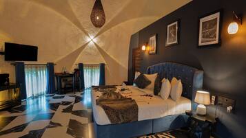 Grand Luxury Beehive with Jacuzzi | Sábanas de algodón egipcio y ropa de cama de alta calidad