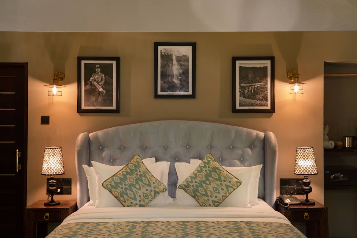 Egyptian cotton sheets, premium bedding, Select Comfort beds, minibar