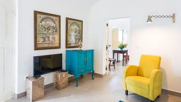 Flat-screen TV, fireplace