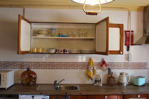 Microwave - Pereira Cabana (Porto de Mos)