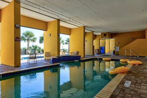 Innenpool, beheizter Pool