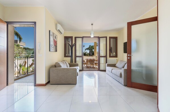 TV - 1650 Villetta Lucri by BarbarHouse (nardo)