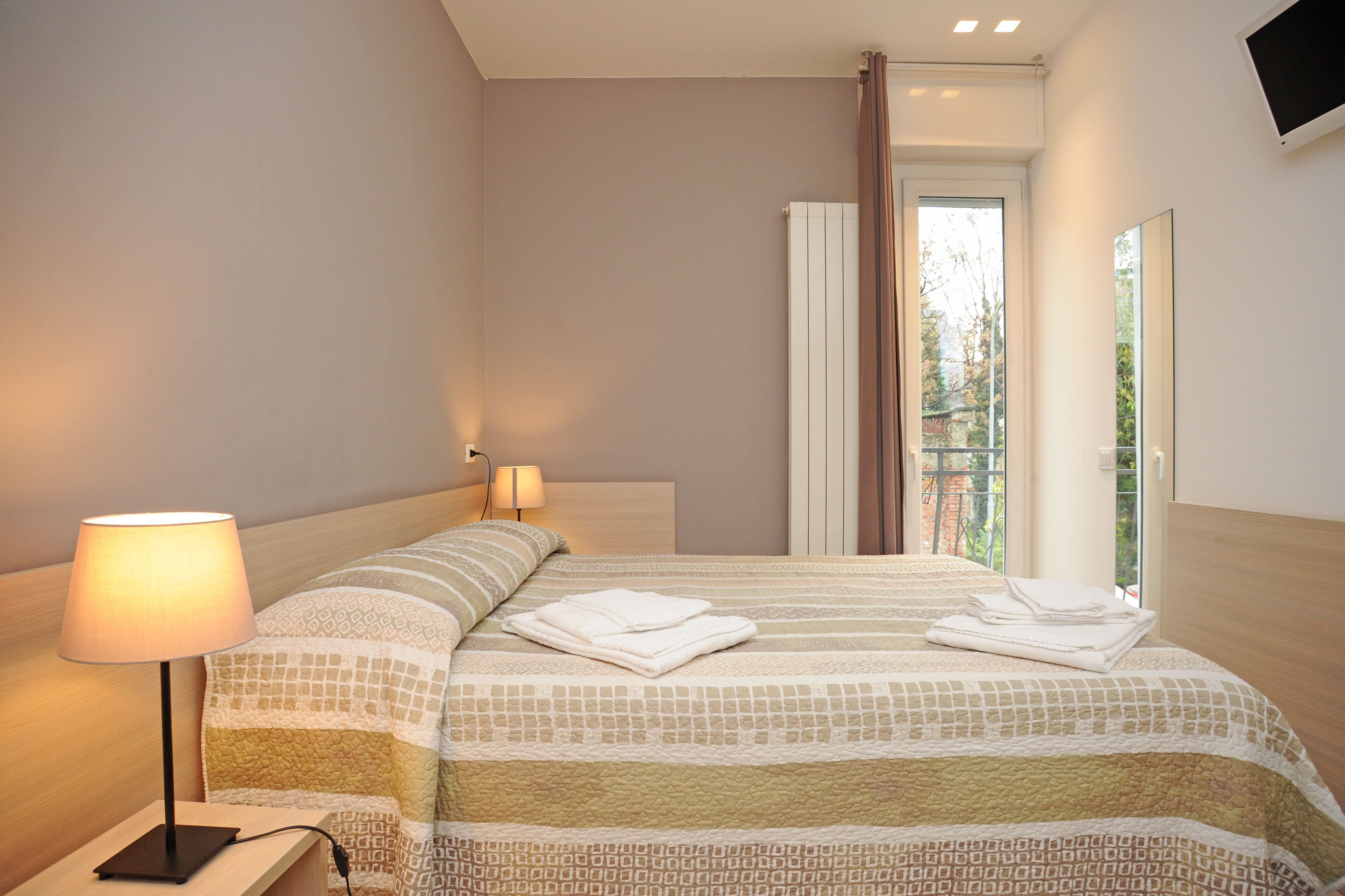 Minibar, Schreibtisch, laptopgeeigneter Arbeitsplatz