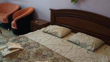 Pimennysverhot, silitysrauta/-lauta, ilmainen Wi-Fi, vuodevaatteet