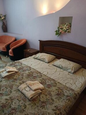 Cortinas blackout, tabla de planchar con plancha y wifi gratis