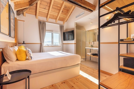 Premier Double or Twin Room | 1 bedroom, down comforters, minibar, in-room safe