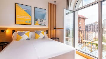 Habitació doble o amb dos llits individuals Premier | Cobrellits, minibar, caixa forta a l'habitació i escriptori