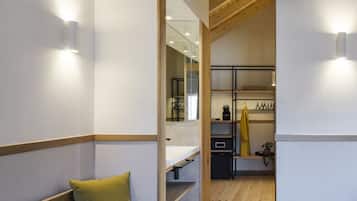 Kamar Double atau Twin Deluks, pemandangan teluk, menara | Selimut bulu angsa, minibar, brankas, dan meja kerja
