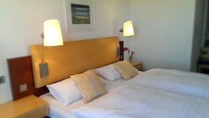 Minibar, caja fuerte, wifi gratis