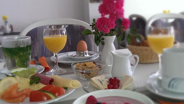 Daily continental breakfast for a fee - Hotel Fernsicht (St. Peter-Ording)