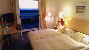 Chambre double, vue sur la mer | Minibar, coffre-fort pour ordinateur portable, accès au Wi-Fi (inclus)