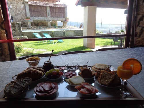 Haus zwischen Palheiros - Montalegre