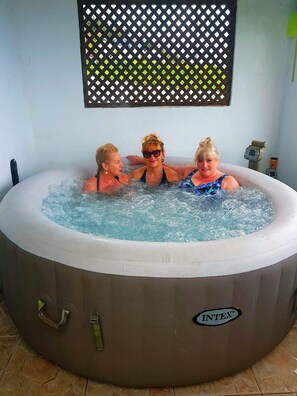 Indoor spa tub - Traditional Canarian Cottage situated on a Beautiful Finca (la orotava)