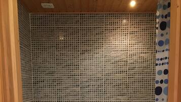 淋浴/盆浴组合、吹风机、毛巾、卫生纸