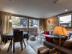 TV - Charming 2-bedroom apartment, Val-d'Isère center, near slopes, WIFI included (Val-d'Isère)