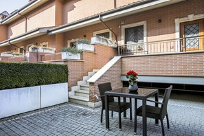 Courtyard - Borgo Aureo (Rome)