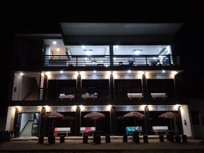 Exterior - Strangers Inn & Bar (General Luna)