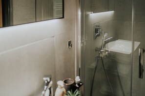 Studio | Bathroom shower