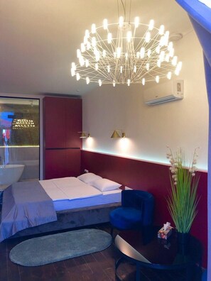 In-room safe, individually decorated, individually furnished, desk - Beach Club Odessa Hotel (Odesa)