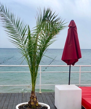 Terrace/patio - Beach Club Odessa Hotel (Odesa)