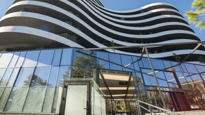 A modern building with a curved facade and large windows. - Royal Gardens Paradise (Budva)