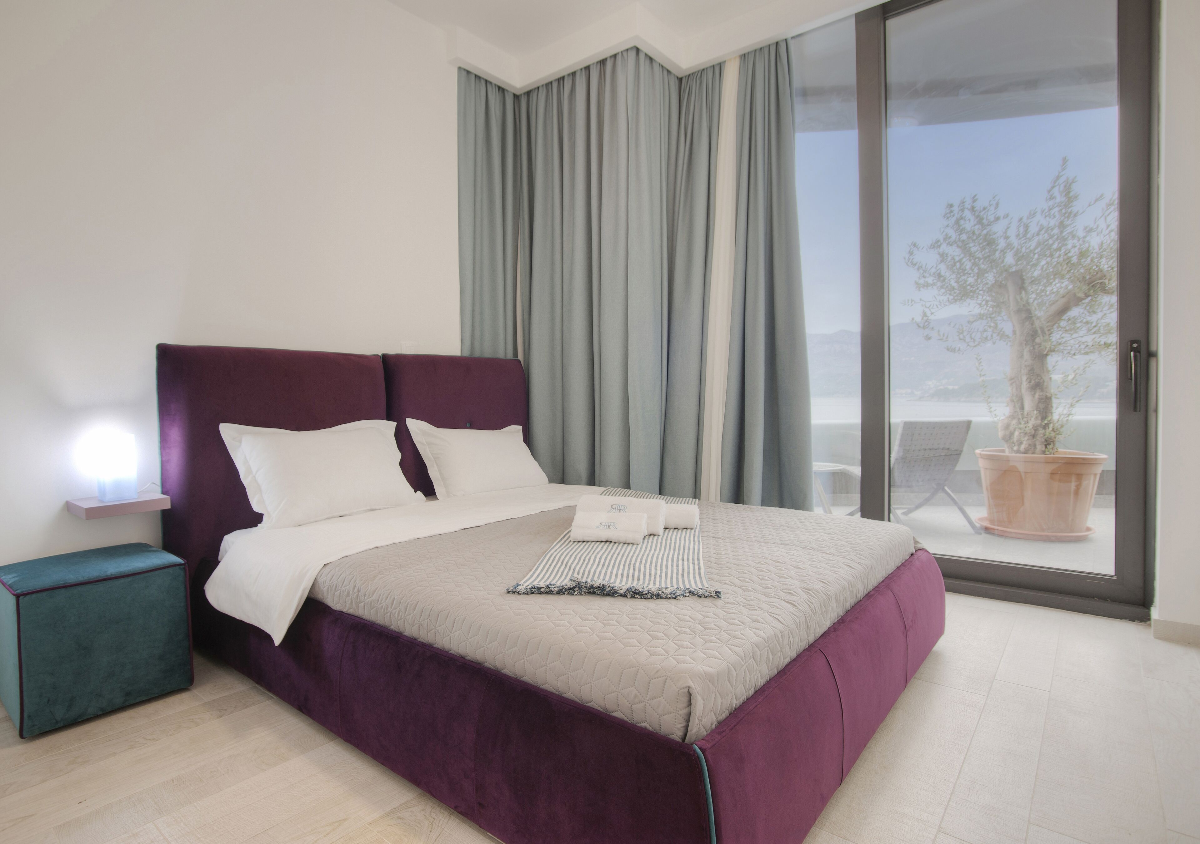 Comfort Apartment, 2 Bedrooms, Sea View | Minibar, individually decorated, individually furnished