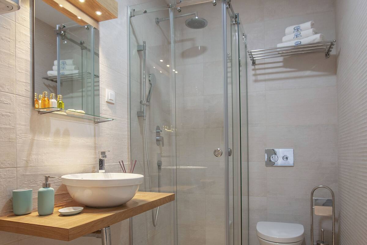 Shower, free toiletries, hair dryer, slippers
