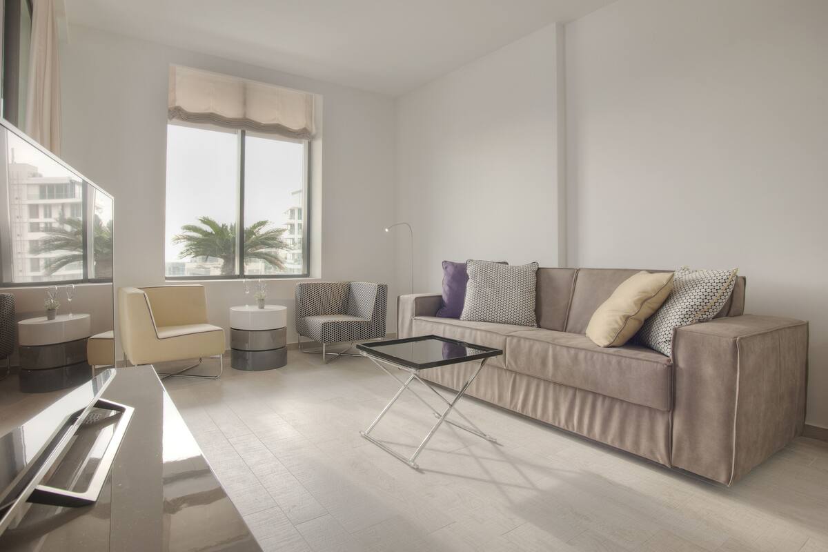 Superior Apartment, 1 Bedroom, Sea View | Living room | LCD TV