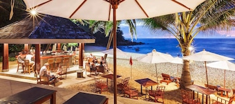 Beach House IVE, Romantic escape with jacuzzi, pool & olive grove charm in Pomer