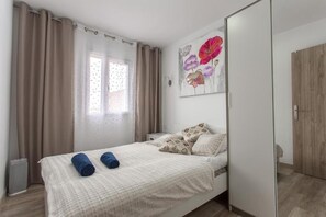 2 dormitorios, tabla de planchar con plancha, wifi y ropa de cama