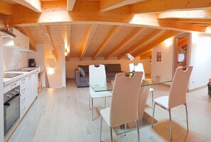 Kühlschrank, Ofen, Herdplatte, Geschirrspüler