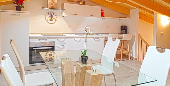 Fridge, oven, dishwasher, coffee/tea maker - Casa Gina Attico (Tremosine)