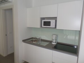 Fridge, microwave, dishwasher, coffee/tea maker