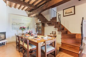 Villa, 3 chambres | Repas dans la chambre