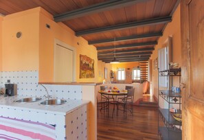 Apartment, 1 Bedroom | Private kitchen | Full-size fridge, microwave, oven, stovetop - Lo Stellario Fratta (Lucca)