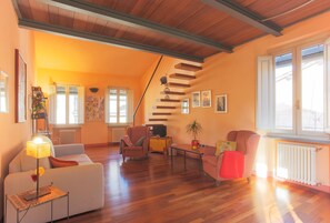 Appartement, 1 slaapkamer | Woonruimte | Een flatscreentelevisie