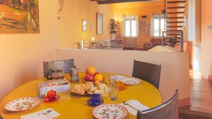 Appartement, 1 chambre | Restauration dans la chambre