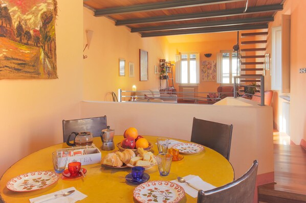 Appartement, 1 chambre | Restauration dans la chambre