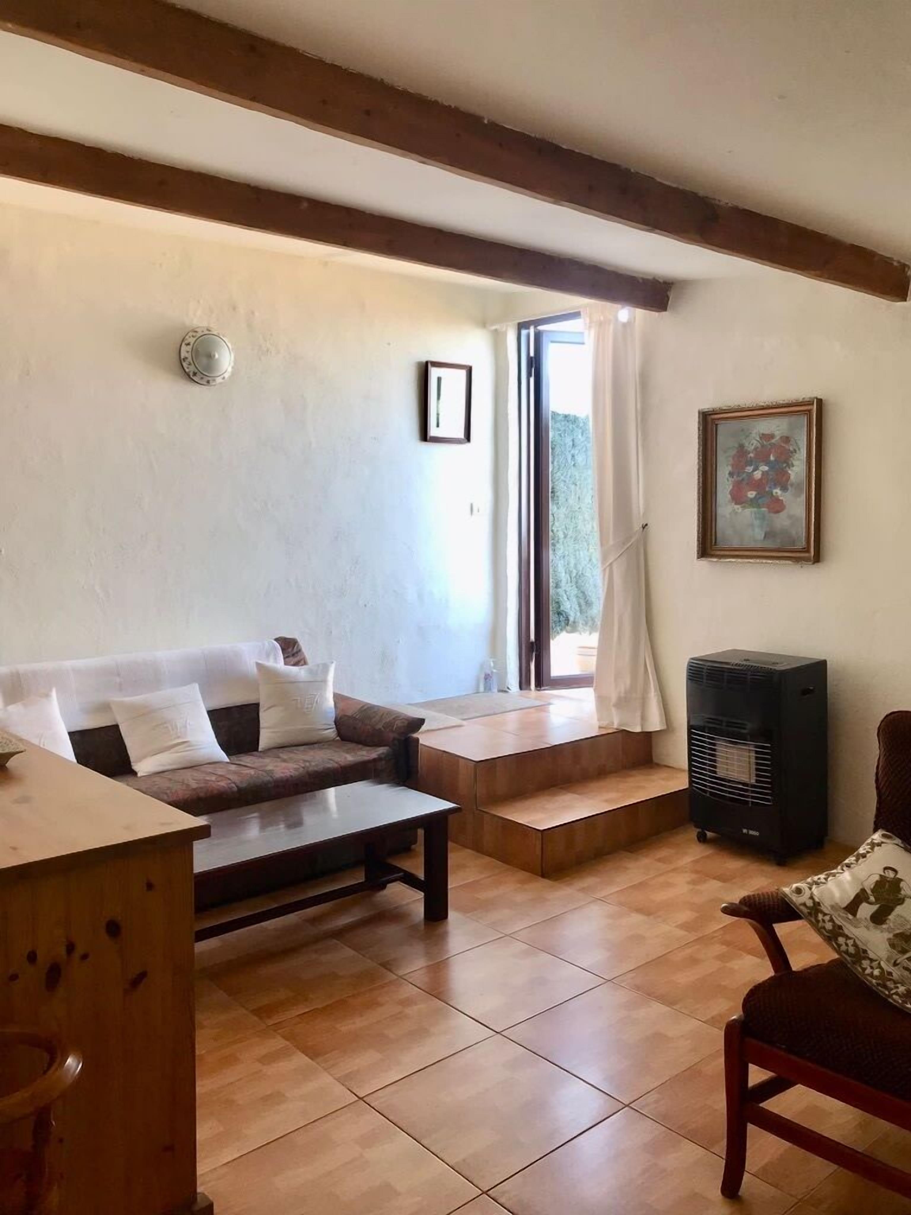 Een televisie, videogames, een dvd-speler en boeken