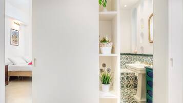 Dusche, Haartrockner, Bidet, HandtĂŒcher