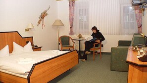 Phòng đôi | Bàn, màn/rèm cản sáng, phòng cách âm 