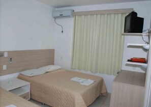 Minibar, bureau, Wi-Fi gratuit, draps fournis