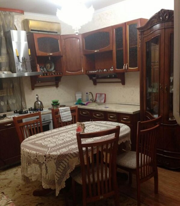 Perhehuoneisto | Silitysrauta/-lauta, ilmainen Wi-Fi, vuodevaatteet