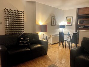 Living area - Stunning Family Loft Style Apartment, City Centre, L1, (Liverpool)